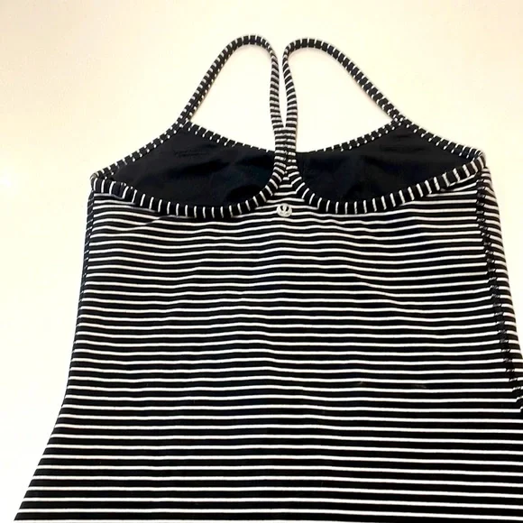 Lululemon top size small - Picture 3 of 3
